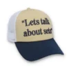 Cappellino classico beige Addie Slogan in neoprene con retro in rete