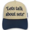 Cappellino classico beige Addie Slogan in neoprene con retro in rete