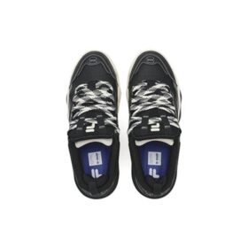 Classic Kicks: comfort versatile “Black”