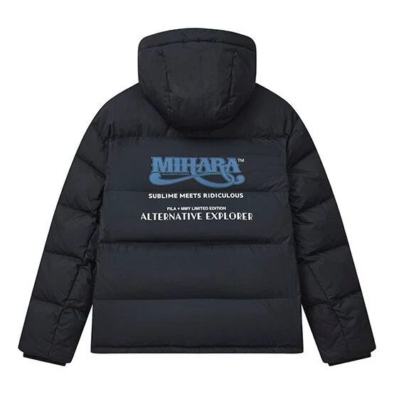 Giacca in piuma oversize con cappuccio della collaborazione Fila x Mihara Yasuhiro "Black White Blue"