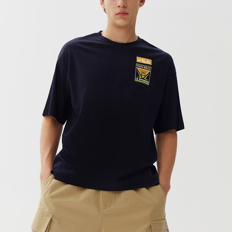 Maglietta a pantaloncini blu con stampa