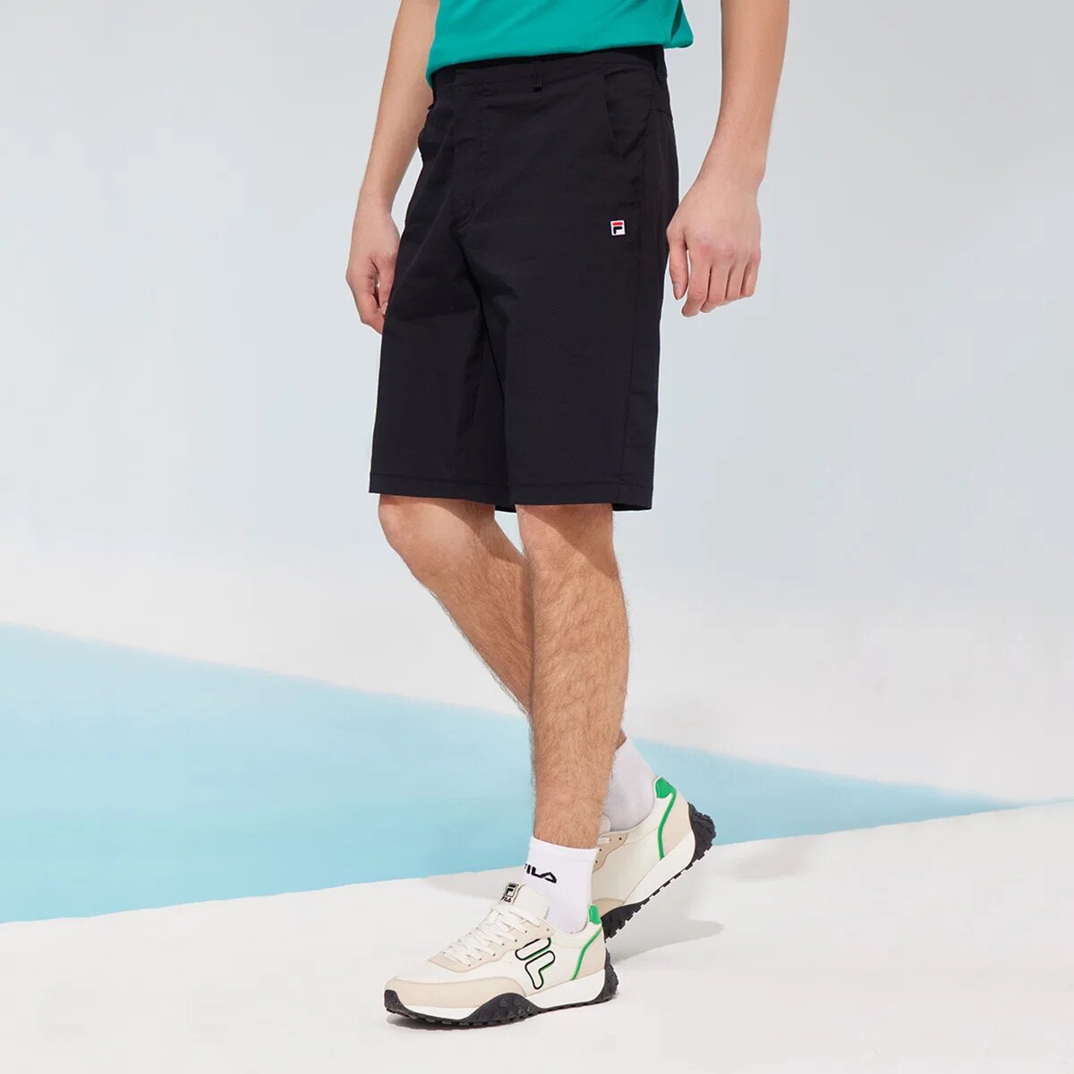 Pantaloncini casual in tessuto traspirante e dalla vestibilità ampia, neri