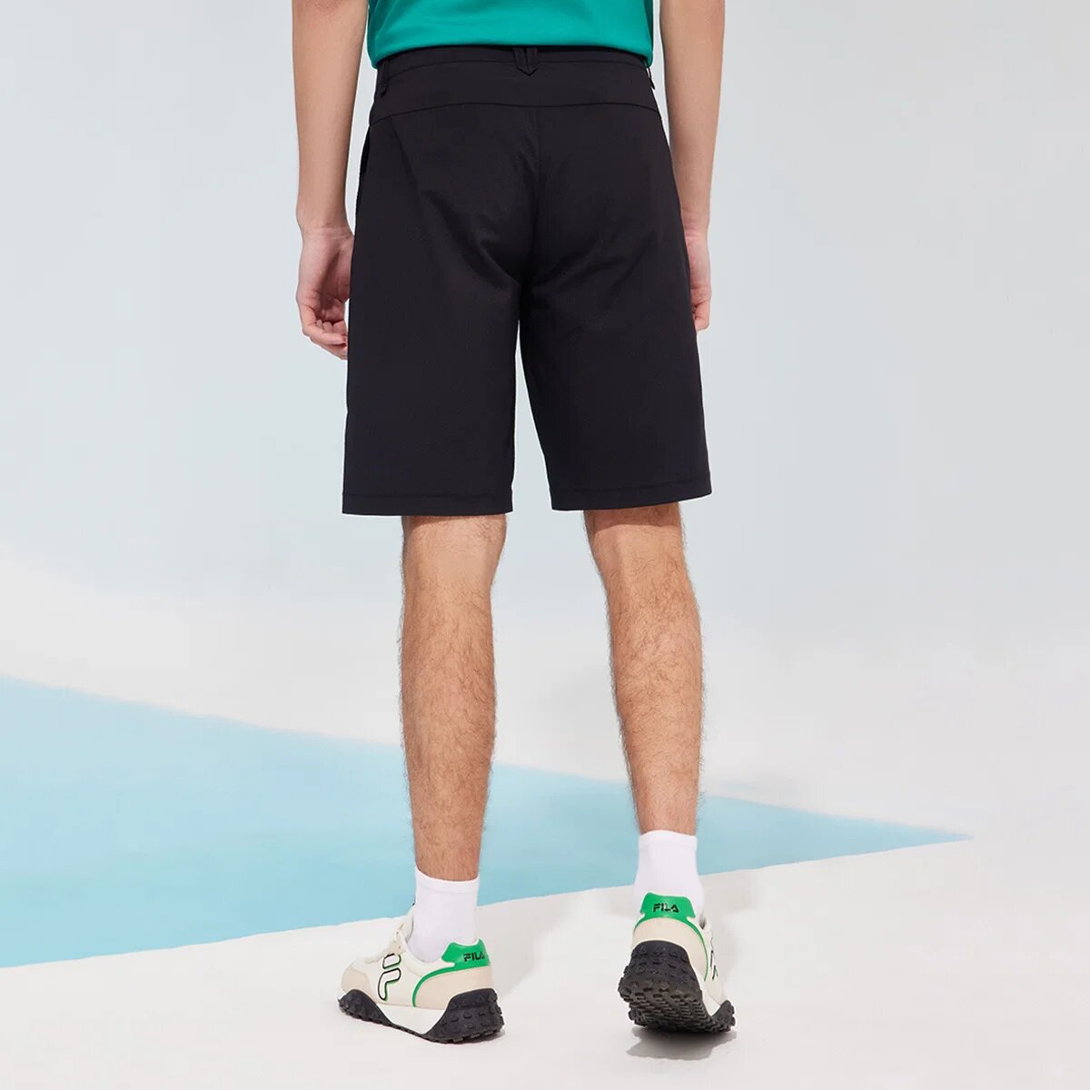 Pantaloncini casual in tessuto traspirante e dalla vestibilità ampia, neri