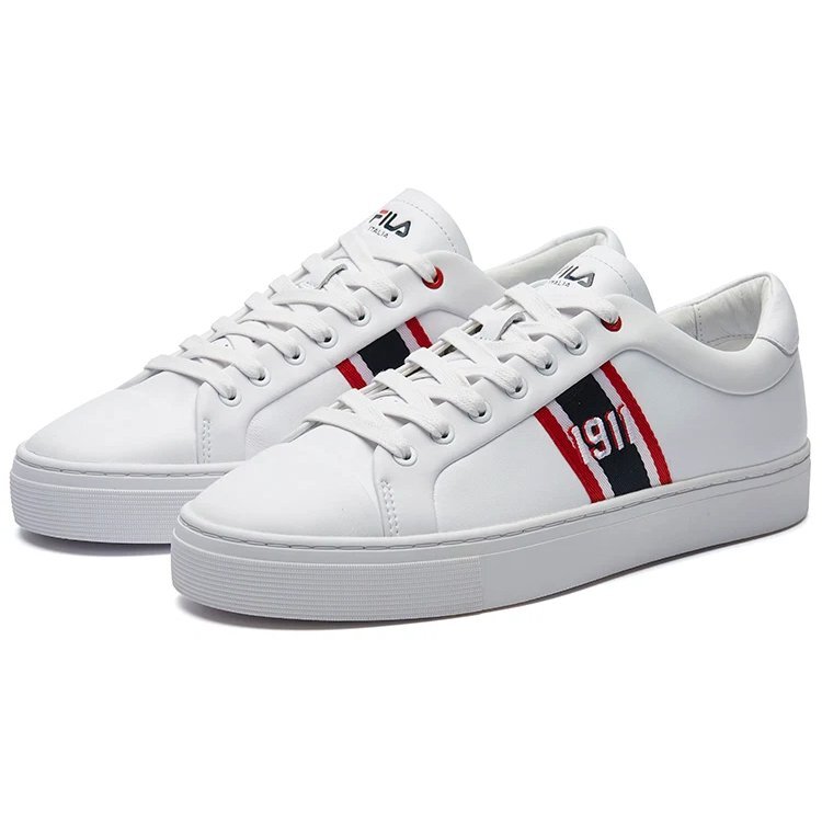 Sneakers da tennis alla moda bianche