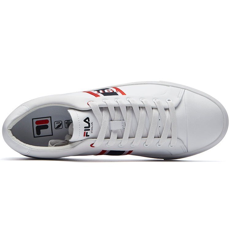 Sneakers da tennis alla moda bianche
