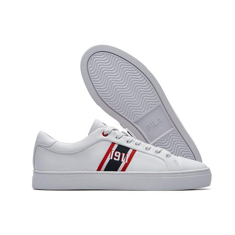 Sneakers da tennis alla moda bianche